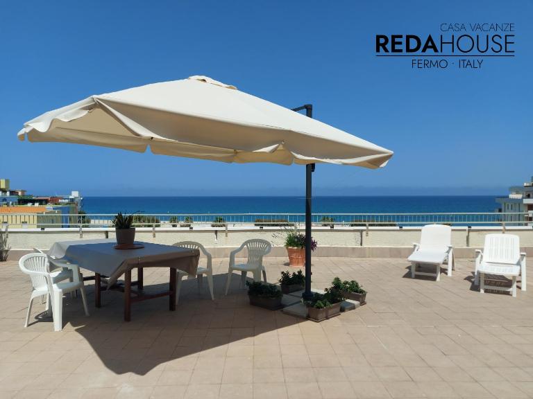 Attico Fronte Mare Terrazza Panoramica BBQ e aria condizionata - B&B Lido di Fermo
