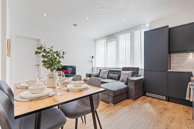 Modern Heathrow Apartment Sleeps 6 - Chambres d'hôtes Heston