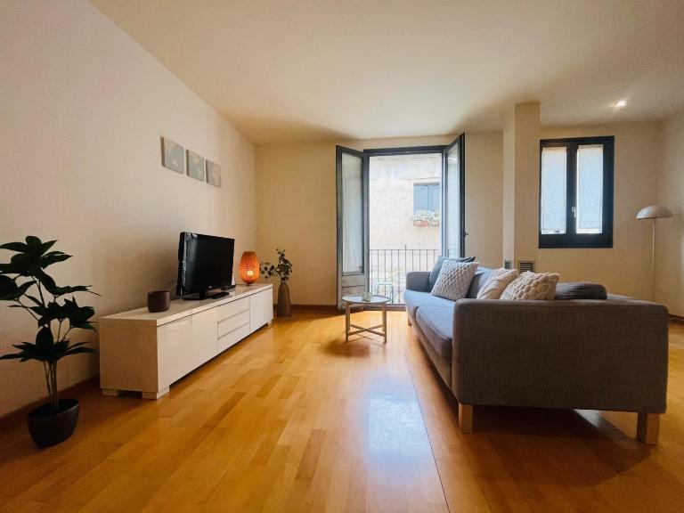 Two bedroom apartment behind the Rambla - B&B Girona