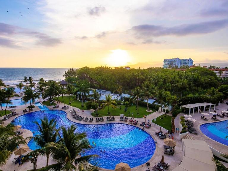 Breathtaking Villa Magna Beachfront Condo 3 Bedrooms Sleeps 6 - B&B Nuevo Vallarta