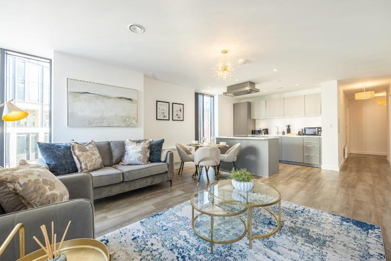 Luxury 2 Bed Apt on Broad Street | City Centre - B&B Birmingham