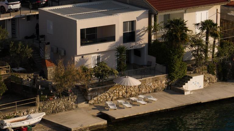 Apartmani NoMaNi - B&B Blace