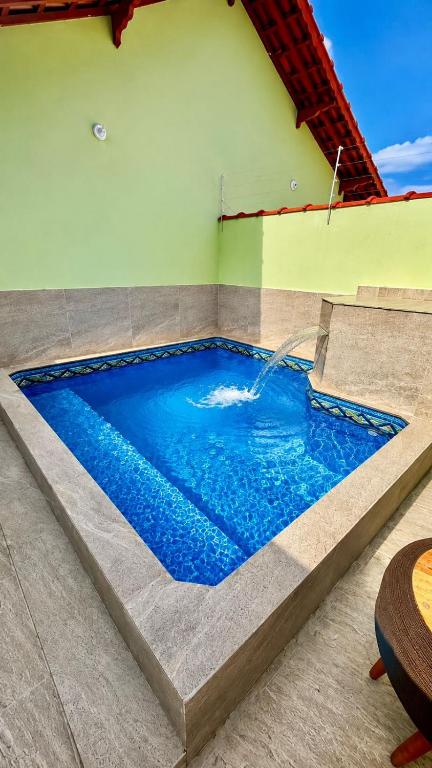 Casa na Praia Piscina, Churrasqueira, Pergolado com Redes, 2 vagas carro coberta - Bed and Breakfast Mongaguá