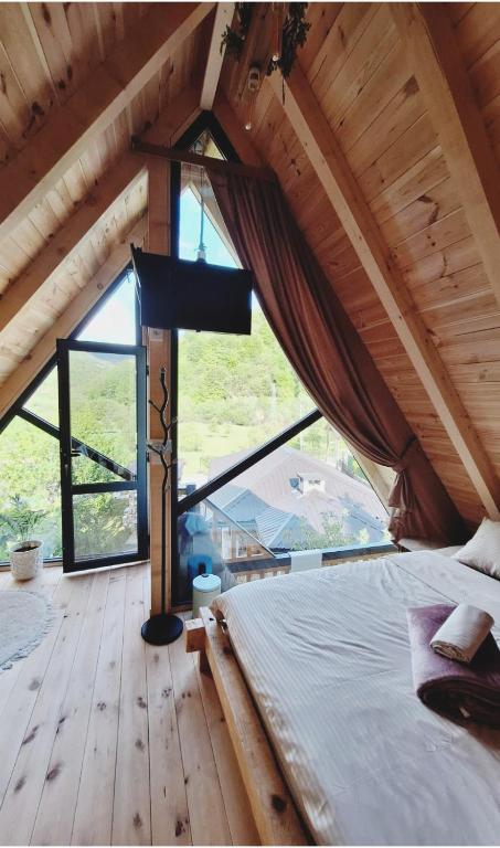 SkyFrame cottage with pool - B&B Plav