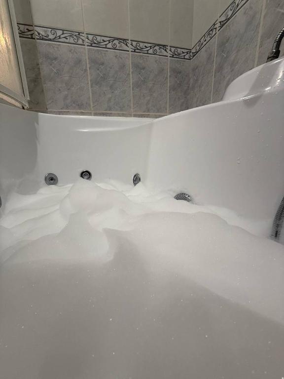 Мост сити 2 кв джакузи - B&B Dnipró