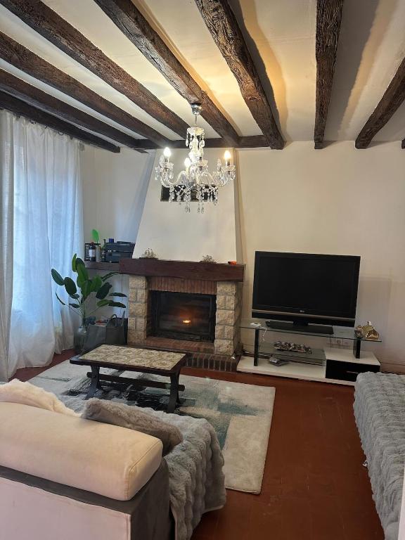 Maison de ville avec espace détente - B&B Bléneau