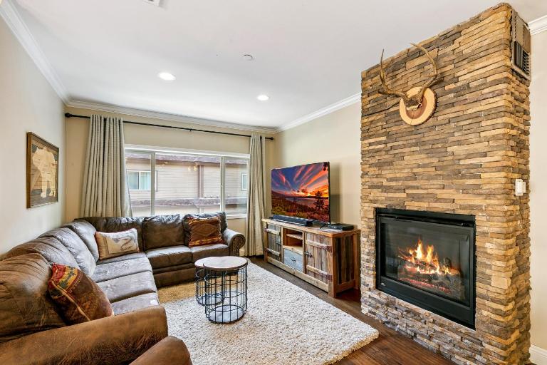 Tahoe Woods #502 at Stateline - Lake Heavenly Village - B&B South Lake Tahoe
