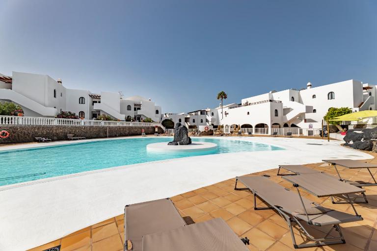 Apartamento Sol de Lava, reformado, con gran terraza y vistas - Chambres d'hôtes Costa Teguise