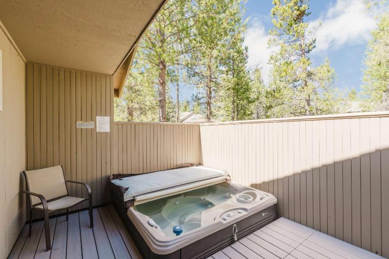 Spacious getaway with Ping-Pong table SHARC grill W&D Hot Tub - Ferienwohnung Sunriver