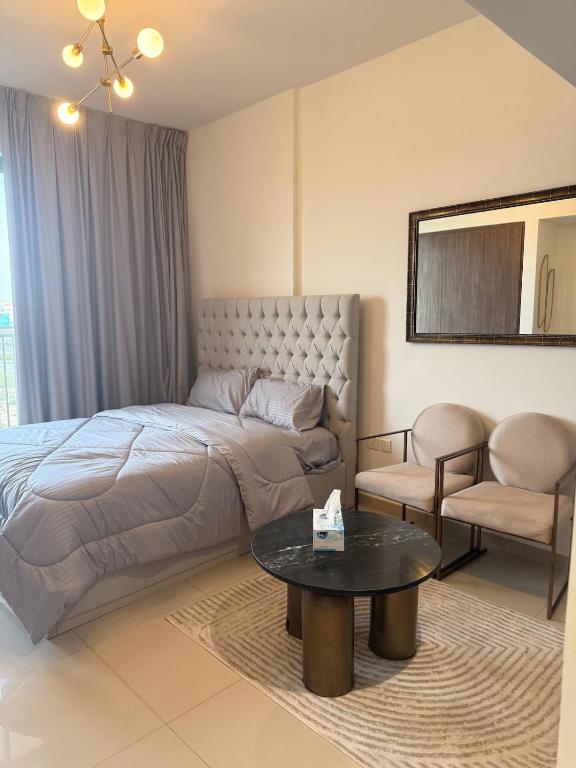 Beautiful street view studio at zahia - B&B Sarja