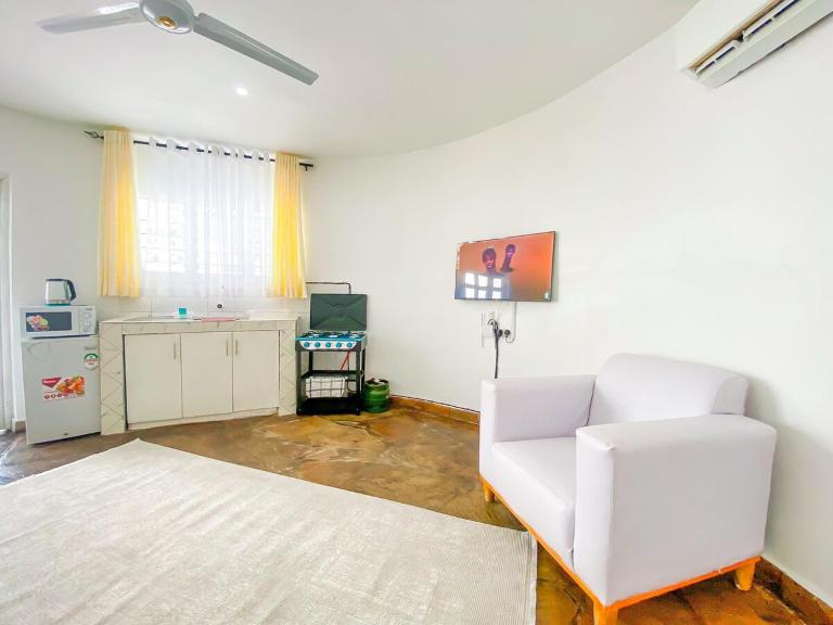 Nyali Studio Villa With pool , AC & Hot shower - Ferienwohnung Mombasa