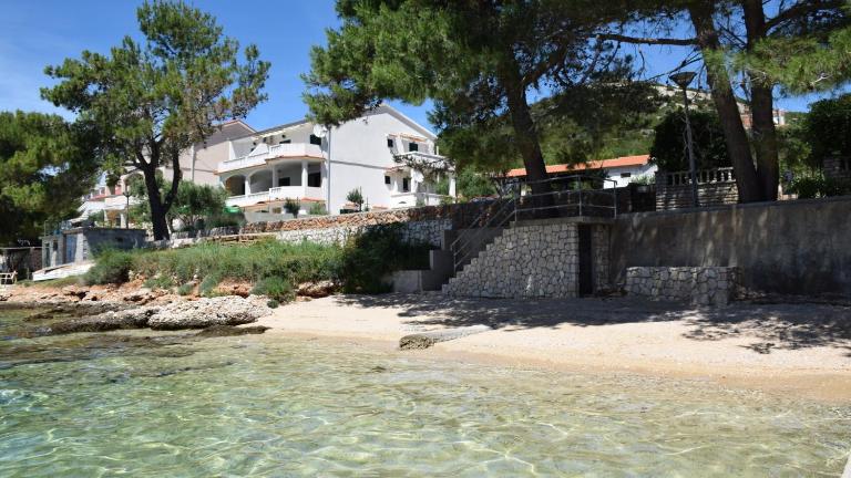 Apartman Ana Pag by Villas Guide - Chambres d'hôtes Novalja