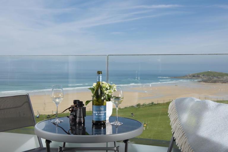 Number 9 Fistral House, Sea view, Near beach and Free parking - B&B Newquay
