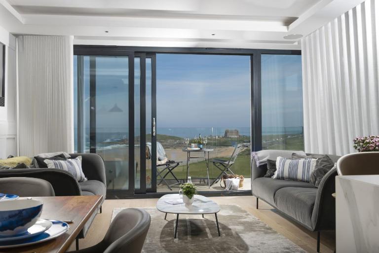 Number 9 Fistral House, Sea view, Near beach and Free parking - B&B Newquay