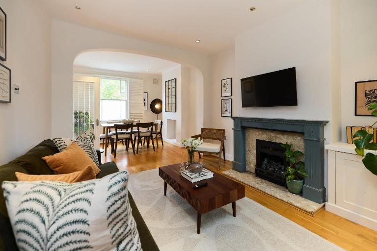 The Courtyard & Eaves House - Queen's Park - B&B Londra