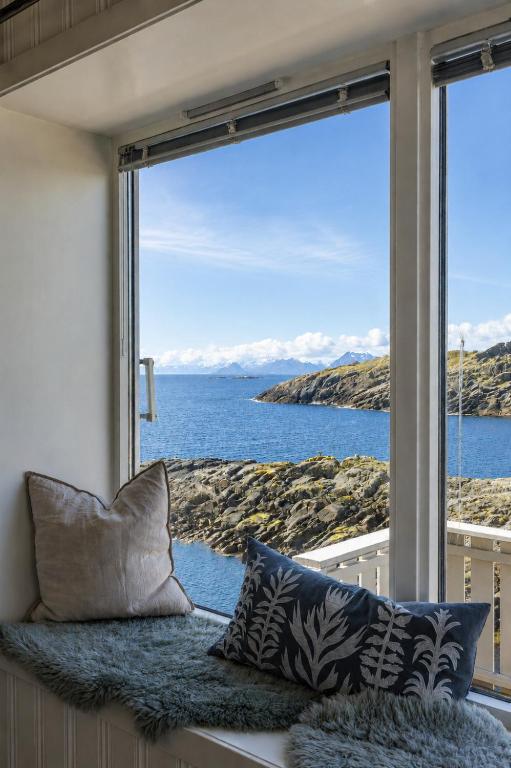 House in Henningsvær with amazing views - B&B Henningsvær