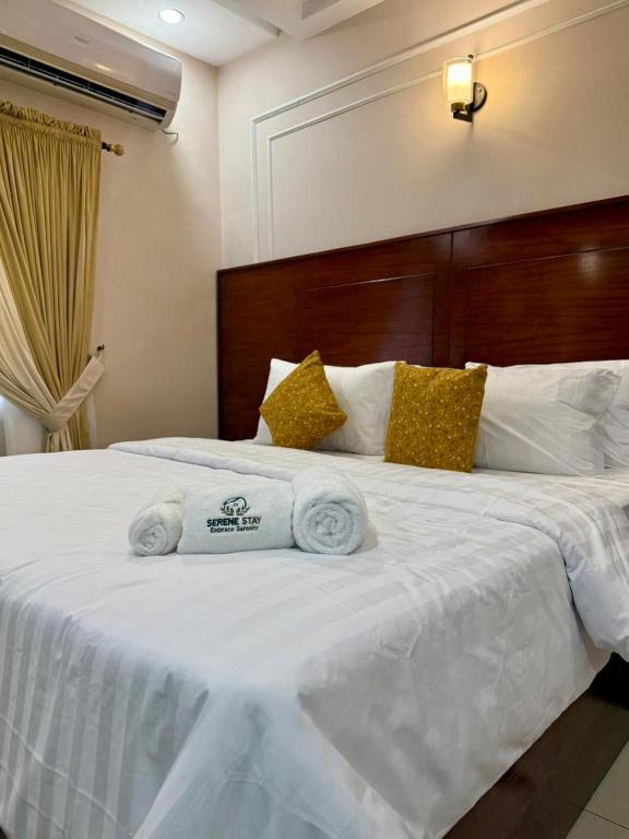 Serene Stay - Ferienwohnung Karatschi