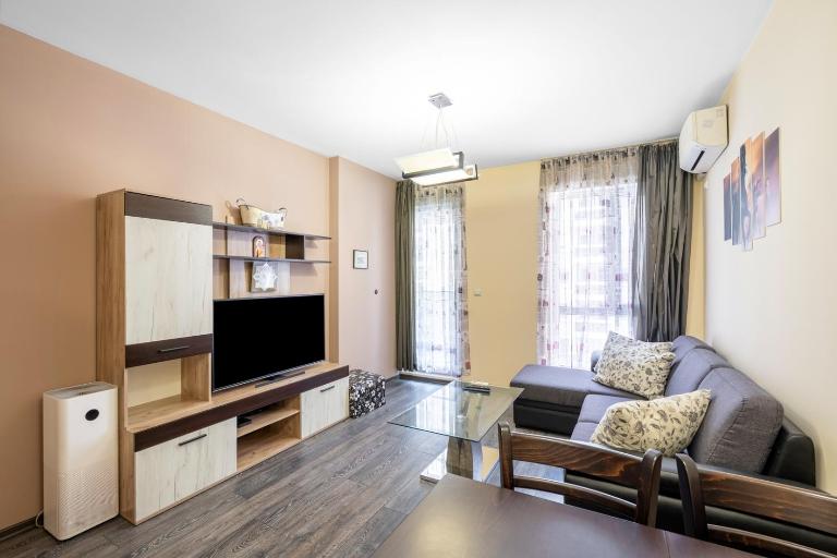 Cozy 1BR w/ Terrace | Family Friendly - Ferienwohnung Plowdiw