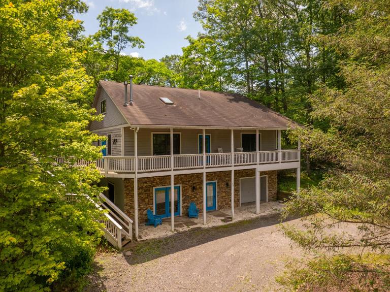 Fore Seasons Getaway - B&B McHenry