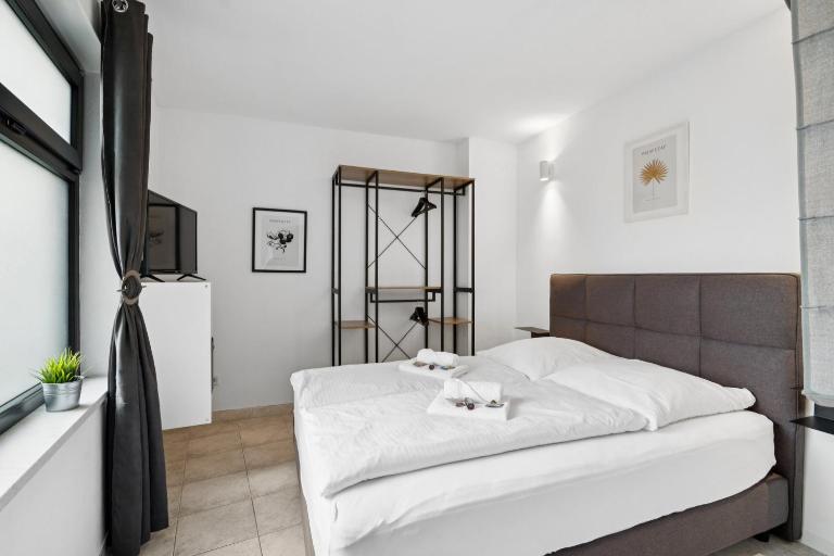 ANDRISS - Travel & Work - 5 BR - Kitchen - Parking - B&B Kaiserslautern