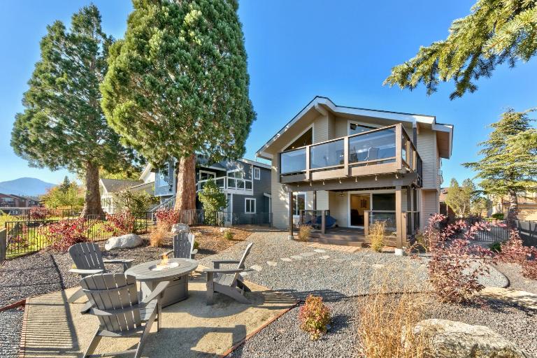 Luxury Keys Living: 3BR Pool Boat Dock & BBQ - B&B South Lake Tahoe