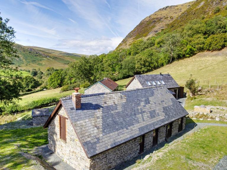 Cwm Clyd Longhouse - B&B Llanwrthwl