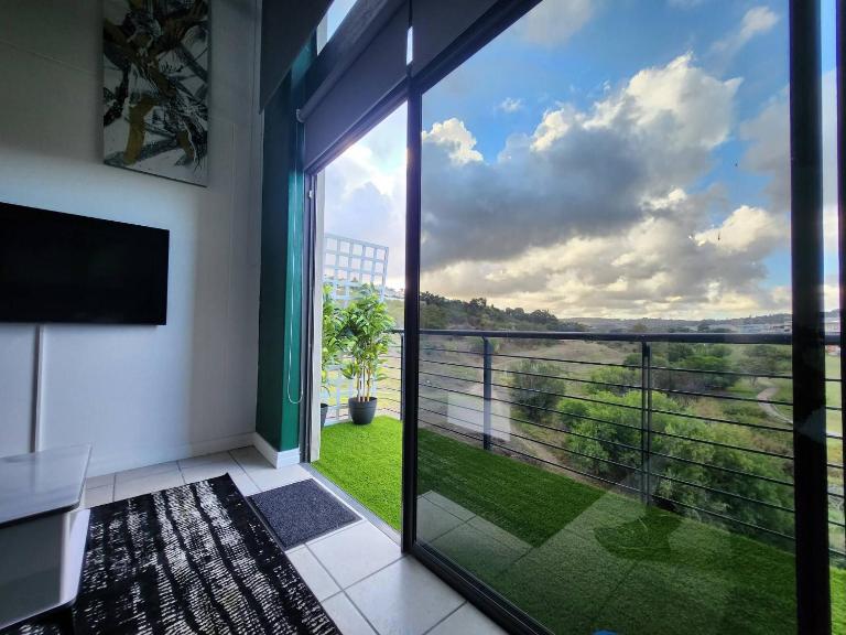 Luxurious Green Riverside Loft apartment - B&B Cape Town