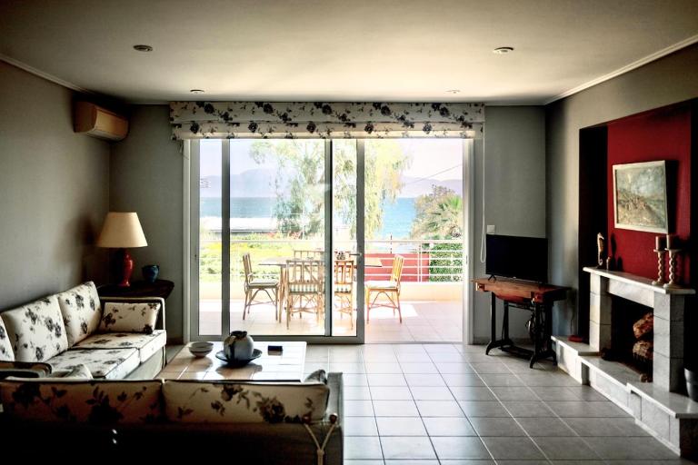 Aphrodite Residence - Seafront apartment, Melissi - Chambres d'hôtes Melíssi