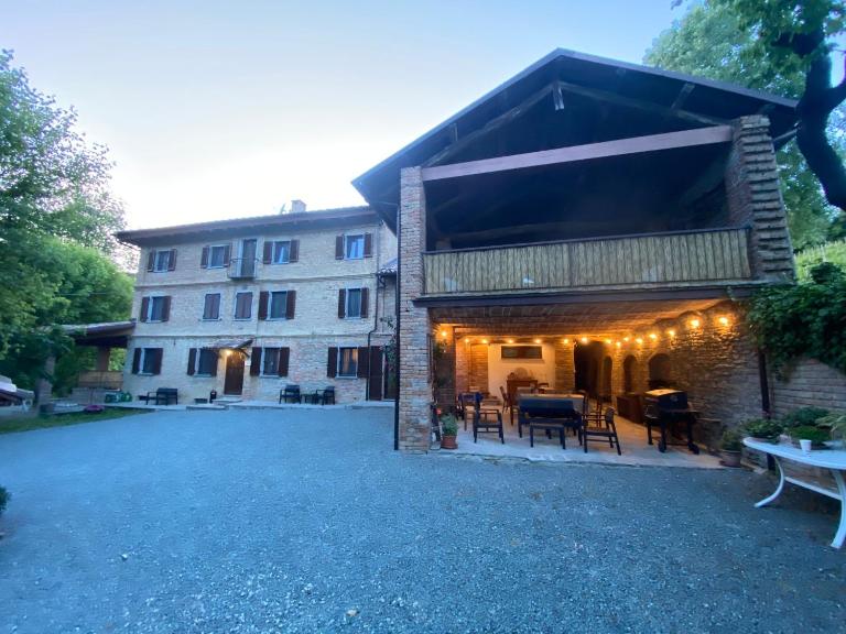 Agriturismo Cascina Frati - Chambres d'hôtes Canelli