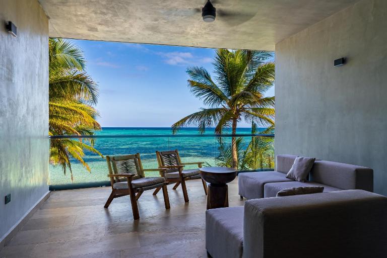 Luxury Beachfront 3BR Apt 102 | Neea Bahia Soliman - B&B Balcheil