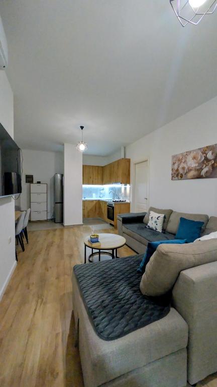 Cozy Stay with Free Parking and Mountain View - B&B Tirana