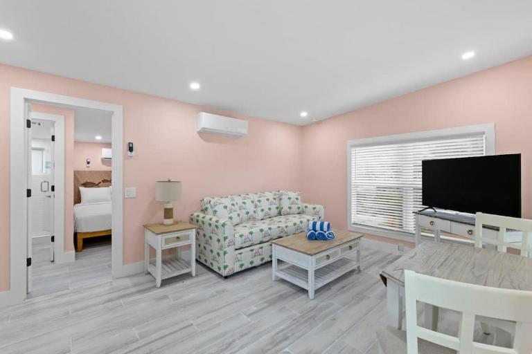 The Flamingo Residence at Sandpiper Inn Bikes Beachgear - B&B Sanibel