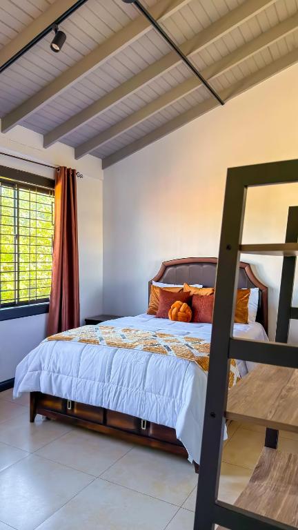 The Luxx Theory - B&B Kingston