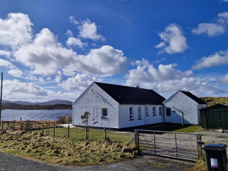 Lochan View Cottage - B&B Breaclete