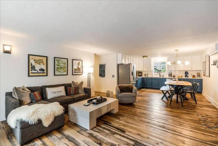 Branch & Thistle, 20 Min to Mt Bachelor & Hot Tub - Chambres d'hôtes Bend