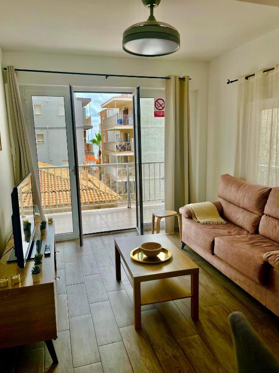 Spacious Apartment Right Next to Miramar Beach - Chambres d'hôtes Miramar