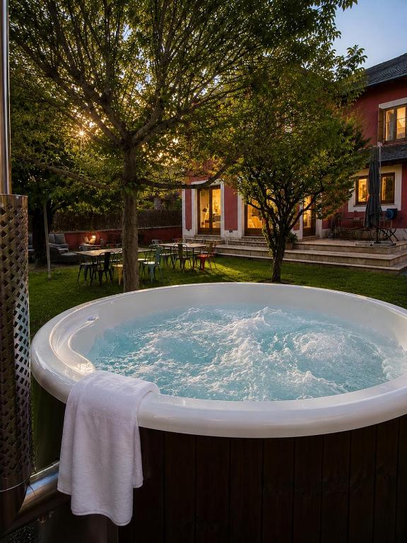 CAL QuEROL Llac, Villa con jacuzzi y jardín en Puigcerdà centro - B&B Puigcerdà