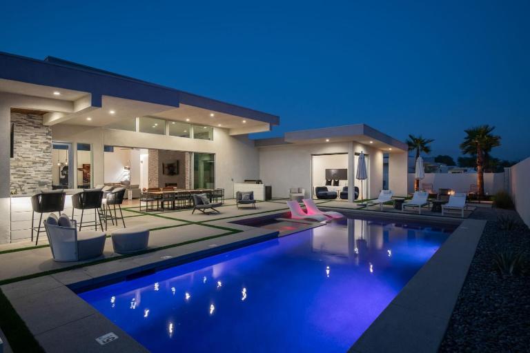Carbon @ Elemento49 - Pool Spa - Sleeps 16 - B&B Indio