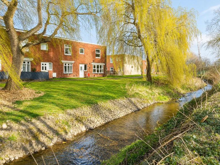 Willow View Private Streamside Home with Lakeside Walks - B&B Newton Aycliffe