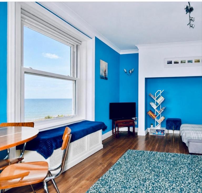 Margate sea views, new flat, beach & cafés centre! - B&B Margate
