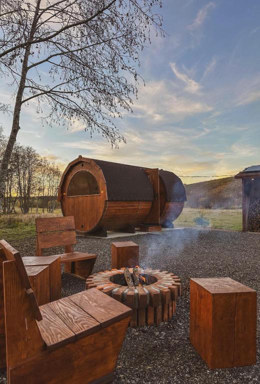 SANJALICA - Riverside Sleeping Barrel by IGLENA - B&B Kupres