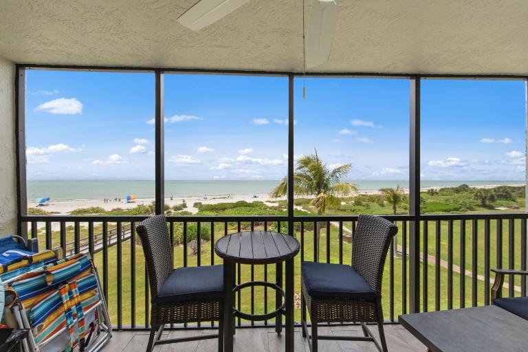 3rd-Floor Corner Unit w Gulf Views 2 lanais - Bed and Breakfast Sanibel