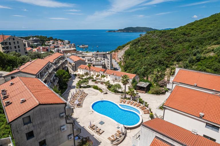 Przno Sea & Pool View Apartment - B&B Pržno