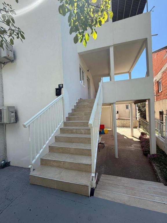 Apartments with parking space Gradac, Makarska - 26020 - B&B Gradac