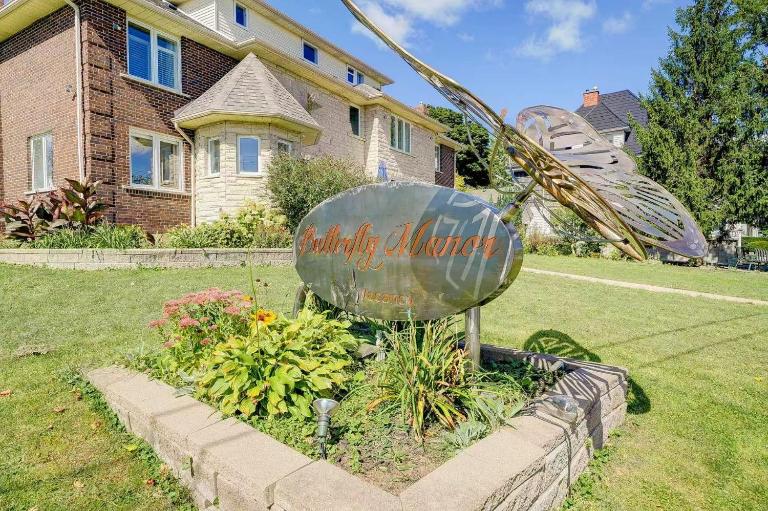 Butterfly Manor - B&B Niagara Falls