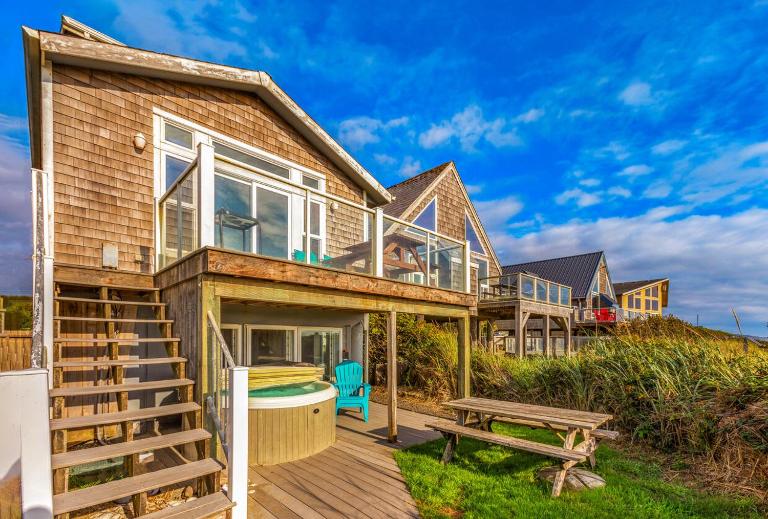 Beach Dreams South right on Moclips Beach - B&B Ocean Shores