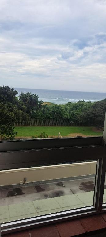 Oceanfront Oasis - Beach Access & Sea Views - B&B Durban