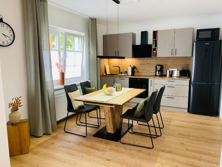 CityNest und Auszeit - Zwei Ferienwohnungen, ein Standort - Ideal für Paare und Familien mit Kleinkind - B&B Schmallenberg