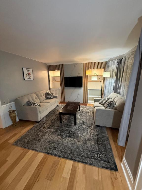 Two bedroom apartment in the heart of Lakewood - Ferienwohnung Lakewood