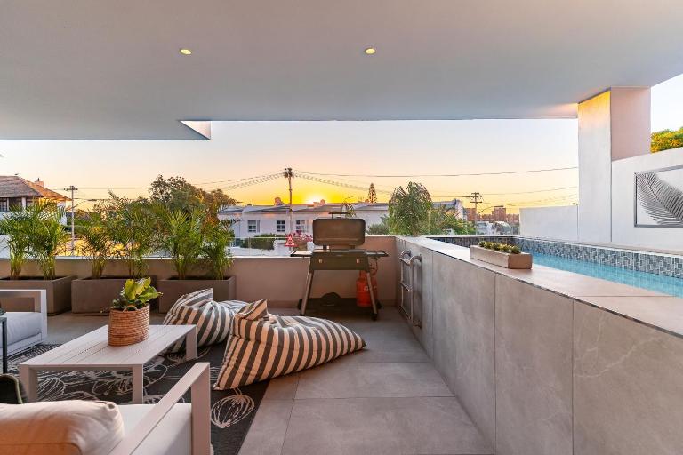 5 min Walk to beach, Pool, Modern, Luxurious - Terrace Royale Apt Camps Bay - B&B Cape Town